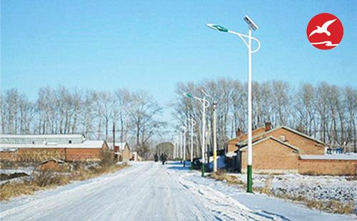 正翔照明雪天里的太陽能路燈