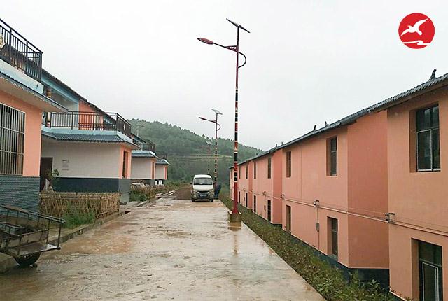 云南師宗縣雄壁鎮民族風太陽能路燈