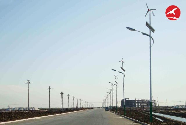 太陽能風光互補led路燈