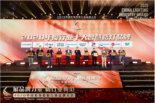 正翔照明承接東莞公交站臺智慧顯示屏和智慧路燈項目