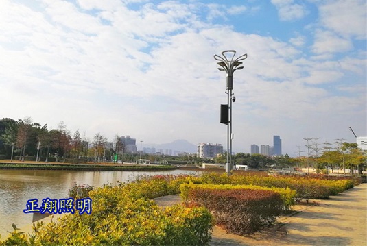 現代城市公園智慧路燈