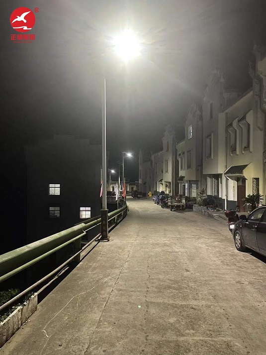 太陽能路燈夜晚亮燈