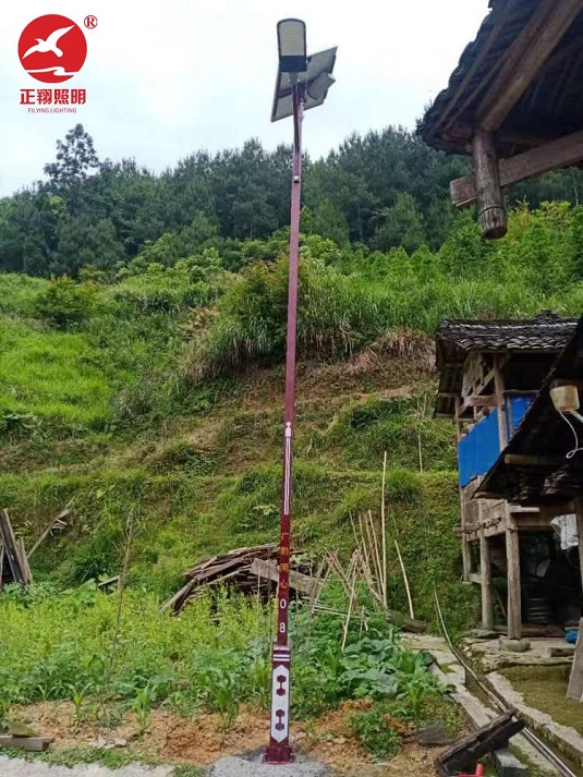 貴州名族風太陽能路燈現場安裝完工